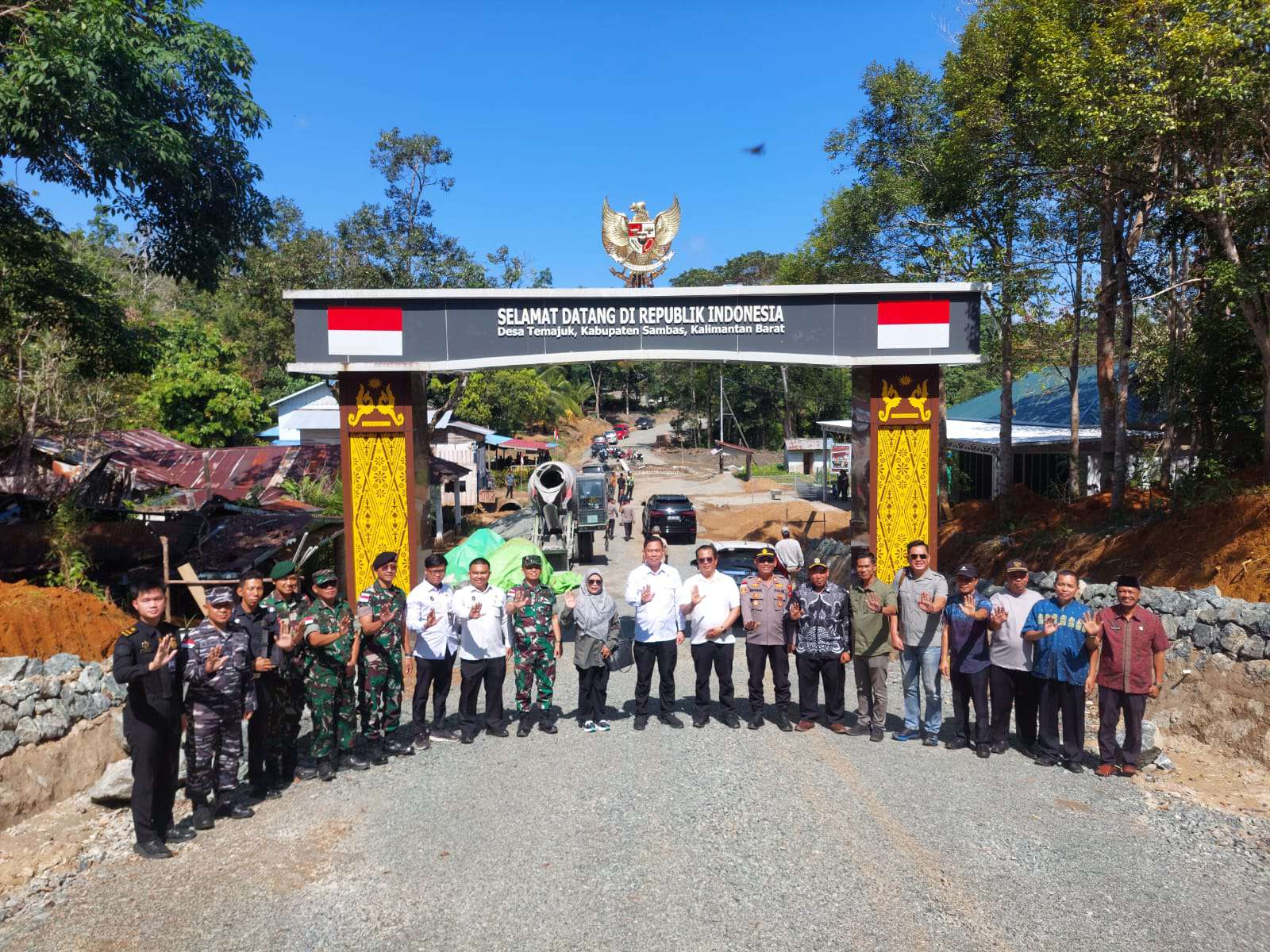 Kemenko Polkam Melaksanakan Kunjungan Kerja Didesa Temajuk Kecamatan Paloh Dalam Rangka Sinkronisasi Pengelolaan Kawasan Perbatasan RI – Malaysia