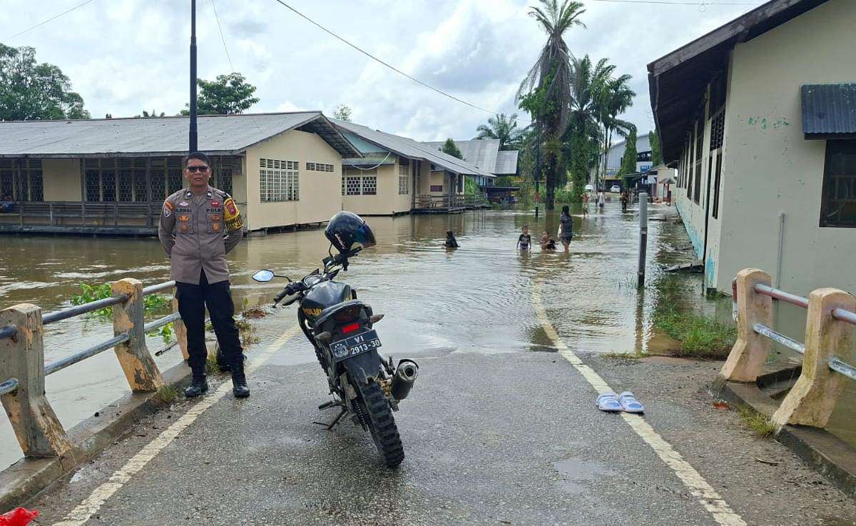 Sungai Ensabal Meluap, Genangan Air Capai 70 Cm di Pusat Damai