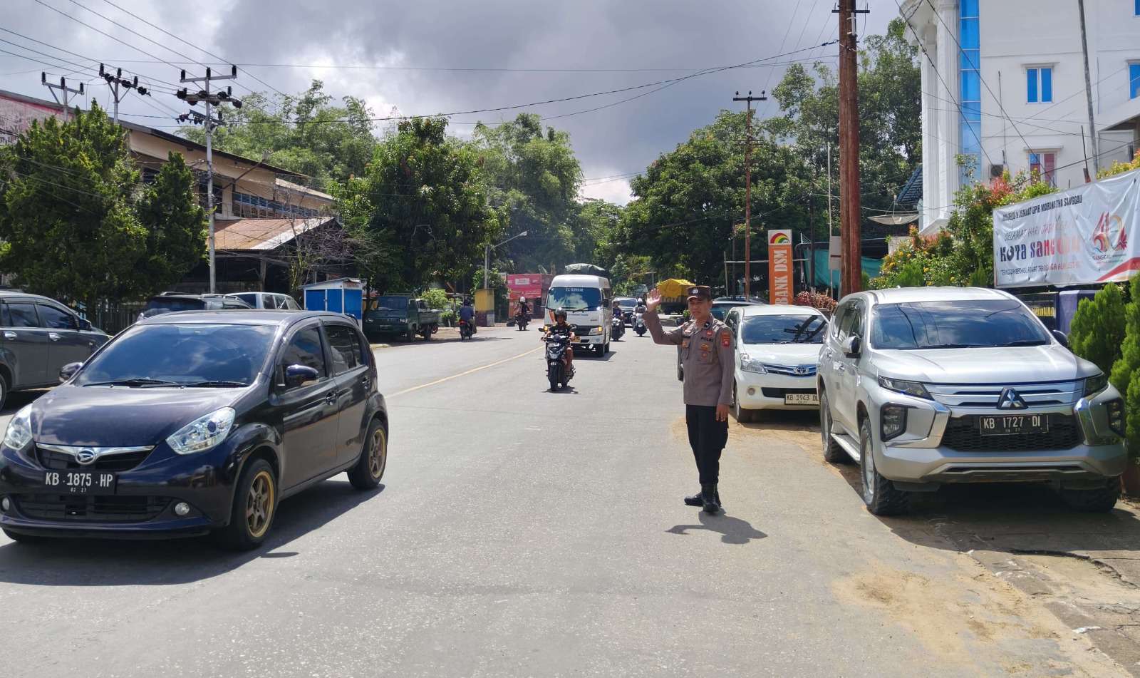 Regu Siaga Polres Sanggau Kawal Ibadah Minggu dengan Humanis