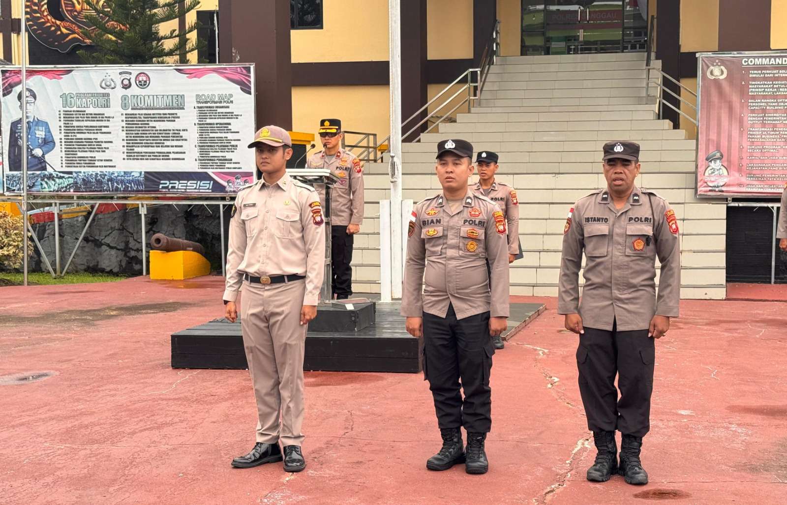 Wakapolres Sanggau Tekankan Disiplin dan Kesiapsiagaan dalam Apel Pagi Personel
