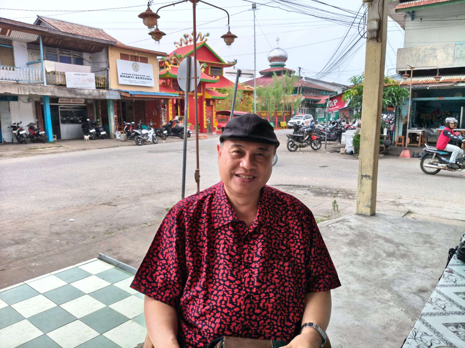 Wartawan Senior Aat Surya Safaat Bangga OKK PWI Kalbar di Sanggau Terima 50 Karangan Bunga