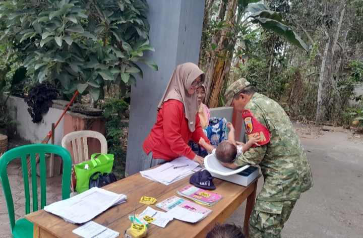 Perkuat Ketahanan Generasi Muda, Sertu Bahrowi Dampingi Program Penanganan Stunting Di Desa Gledug